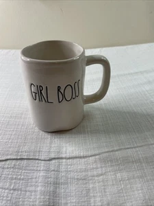 Rae Dunn Kaffeebecher Artisan Collection Magenta "Girl Boss"  - Bild 1 von 3