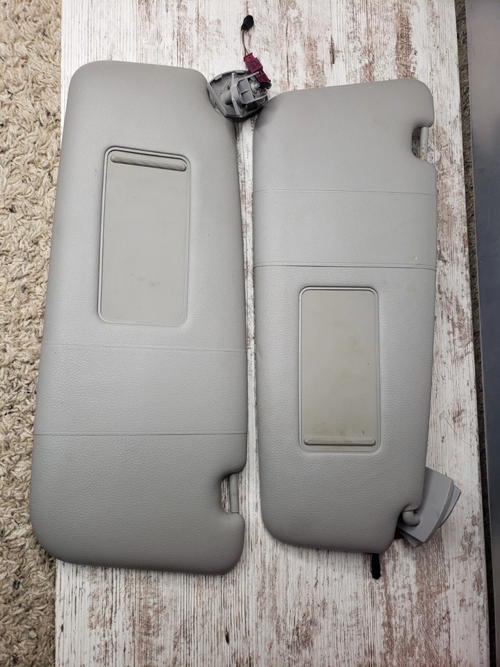 2008-2010 BMW 528i Driver / Passenger Sun Visor Gray Illuminated OEM B02B65003 - Image 1 of 3