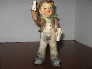 THE NEWSBOY  FIGURINE  Made in Japan   Vintage - Picture 1 of 5