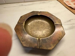 Cenicero de Latón Rectángulo Mediados de Siglo Moderno MCM Art Deco Pesado 8" x 8" - Imagen 1 de 10