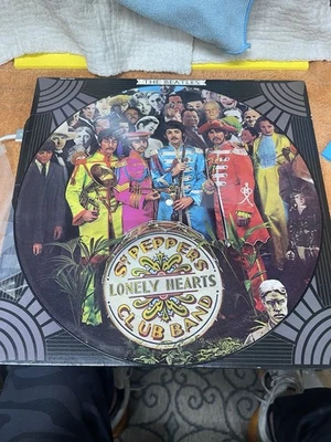 The BEATLES~Sgt. Peppers Picture Disc LP~78 CAPITOL~SEAX 11840~PLAYS EX~VG++/VG+ - Image 1 of 4