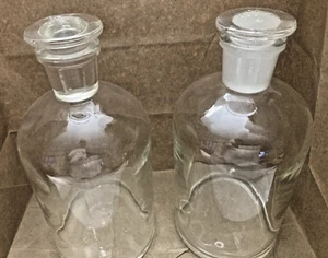 LOTE A: 2 botellas de boticario de reactivo Pyrex de colección tapón plano de vidrio molido - Imagen 1 de 6