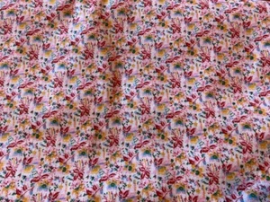500378 Tela blanca con estampado rojo, amarillo, rosa y verde - 1 1/2 yardas. x 26" W - Imagen 1 de 3