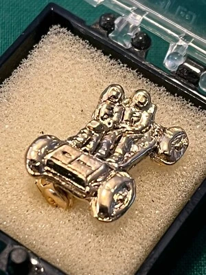 Prendedor de contratista NASA Apollo Lunar Rover Boeing en caja Foto 1 de 4