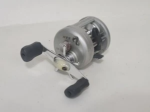 Bass Pro Shops Mega Tournament Bait Caster Reel MT-2 4 Bearing System - Picture 1 of 7