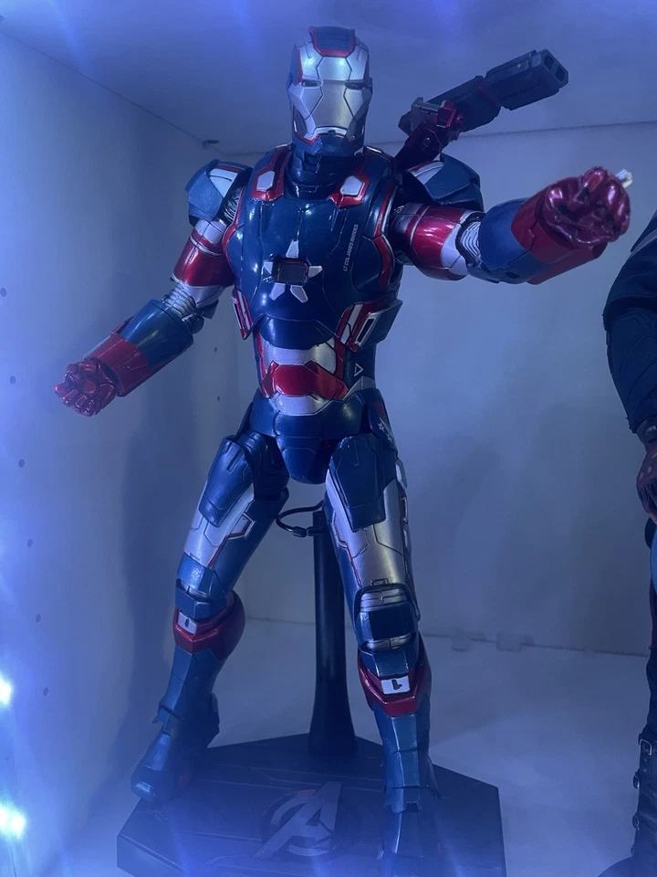 Hot Toys Iron Man 3 Iron Patriot Collectible Figure, 1/6th Scale, MMS195-DO1 - Image 1 of 2