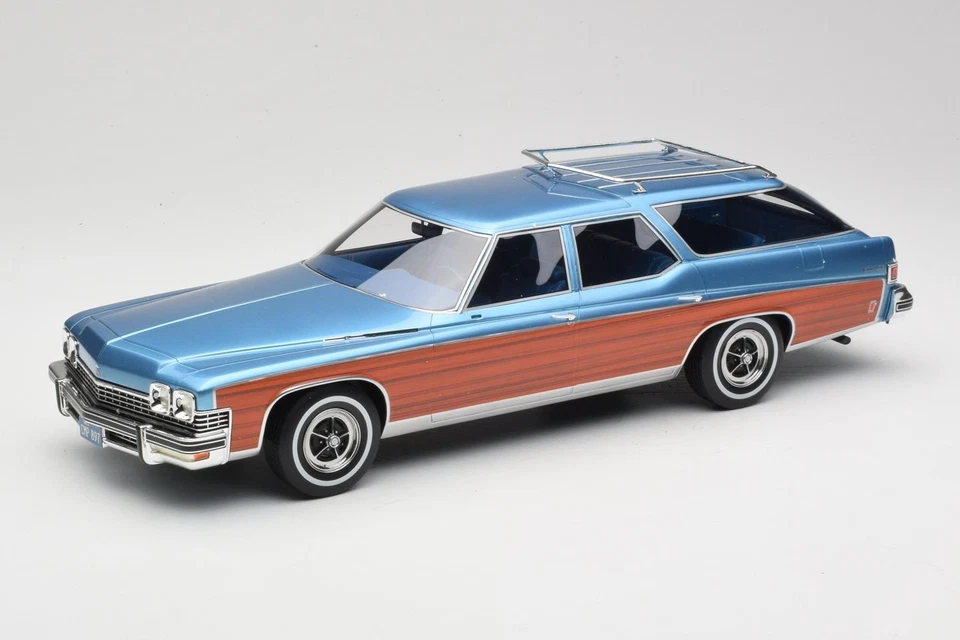 BOS417 Buick Estate Wagon Light Blue Metallic BoS Models 1:18 - Immagine 1 di 4