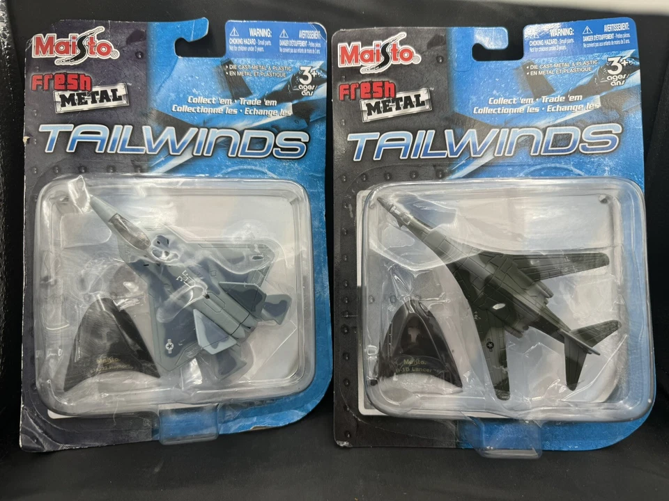 Maisto 15088 Fresh Metal Tailwinds Millitary Airplane - Gray