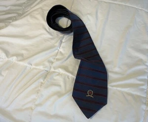 Tommy Hilfiger vintage men's Tie 100% Silk made in U.S.A. navy Blue w/ red 59" - Picture 1 of 4