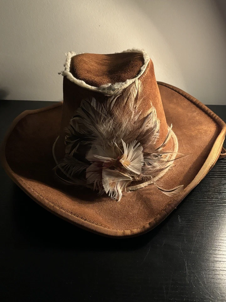 Sombrero de gamuza vintage de los años 80 Henschel Western pluma hecho en EE. UU. talla mediana  Foto 1 de 4
