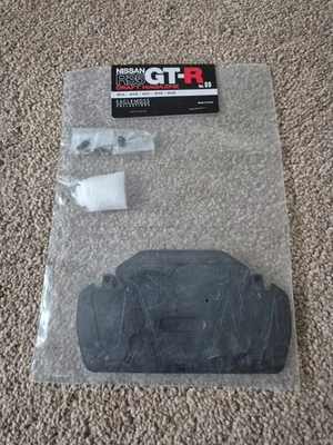 1/8 SCALE EAGLEMOSS BUILD YOUR OWN THE NISSAN R35 GT-R CAR ISSUE 80 - Image 1 of 3