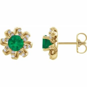 Pendientes de diamantes de esmeralda y 1/6 CTW creados por Chatham® en oro amarillo de 14 K - Imagen 1 de 2