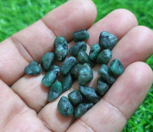 Good Quality 22 Pcs Lot Pretty Brazilian Emerald Raw Size 7-12 mm Loose Gemstone - Picture 1 of 8