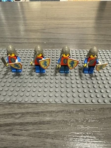 Lego Minifigure Lot Vintage Knights Castle Yellow Lion Sword X4 4x - Picture 1 of 4