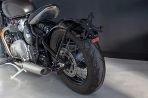 EVOTECH KIT PORTATARGA RECLINABILE TRIUMPH BONNEVILLE BOBBER BLACK + LUCE TARGA - Imagen 1 de 3