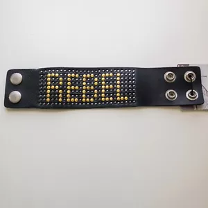 Bracciale a scatto borchiato Rock & Roll Hall of Fame Museum Cleveland Punk Rock Rebel - Foto 1 di 8