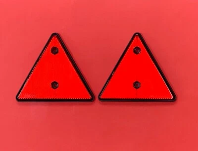 1 Pair Red Triangle Reflectors for Driveways,Fences,Posts,Garden Walls etc - Image 1 of 2