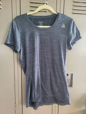 锐步女式 Legend Performance 基本款 T 恤,尺寸 M。 灰色 — 第 1/4 张图片