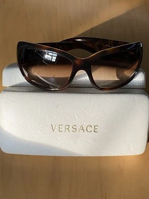 Hermosas gafas de sol Versace vintage 461/13 63 17 125 2N. Foto 1 de 4