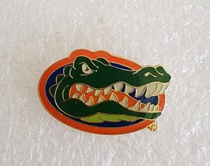 NCAA ~ FLORIDA GATORS ~ UNIVERSITÀ DELLA FLORIDA ~ spilla logo testa di mascotte ~ VERDE SHPG! - Foto 1 di 3
