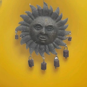 Carillón de viento de 10" de latón grande cara de sol con campanas colgantes oxidadas - Imagen 1 de 8