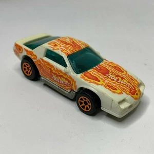 HOT WHEELS Z28 CAMARO 1983 WHITE W/ ORANGE FLAMES ORANGE 7 SPEICHEN FELGEN - Bild 1 von 4