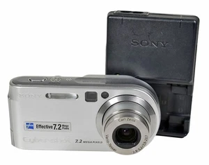 Sony Cyber-Shot DSC-P200 Digital Camera  7.2MP Silver & Charger - Picture 1 of 7