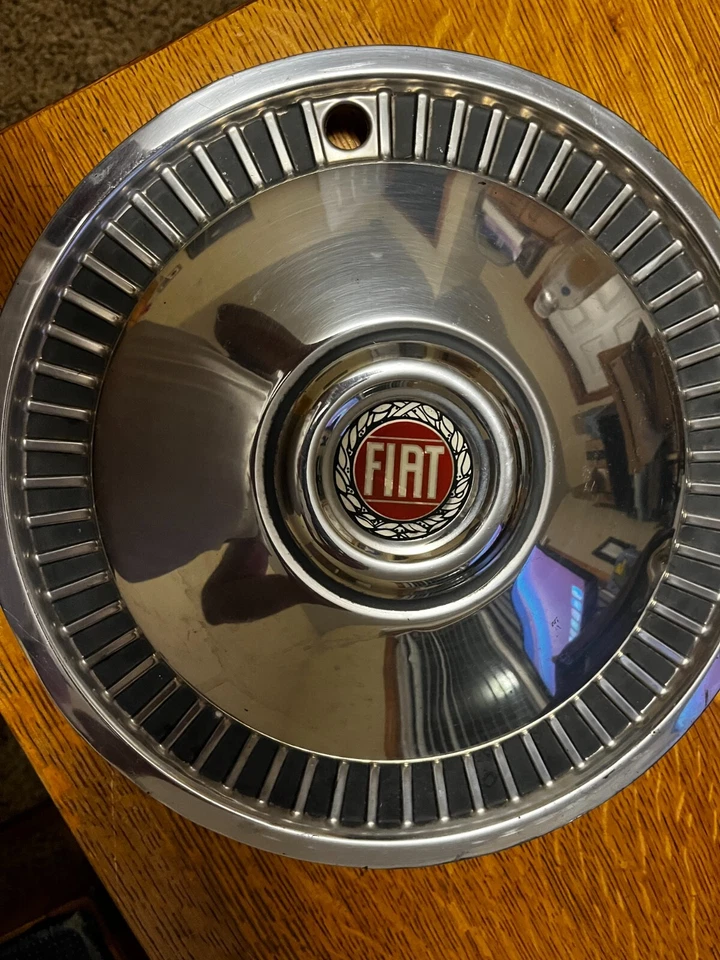 Calota 1977 FIAT 124 SPYDER - Imagem 1 de 3