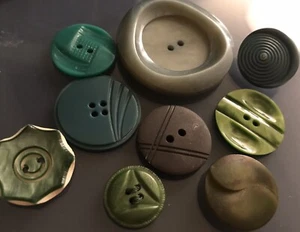 30 Vintage Buttons Chunky Carved Plastic Green lucite Art Deco Sets & Pairs - Imagen 1 de 5