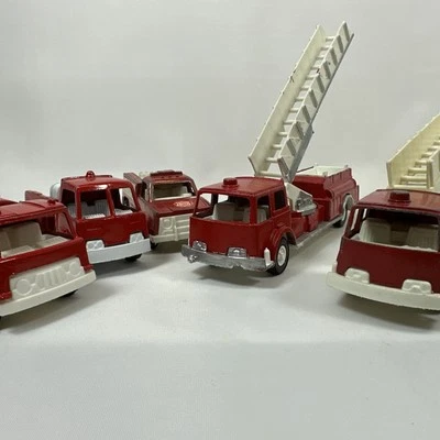 Lote de camiones de bomberos de juguete Tootsie - 5 vehículos - 2 camiones con escalera - 3 camiones de apoyo Foto 1 de 4