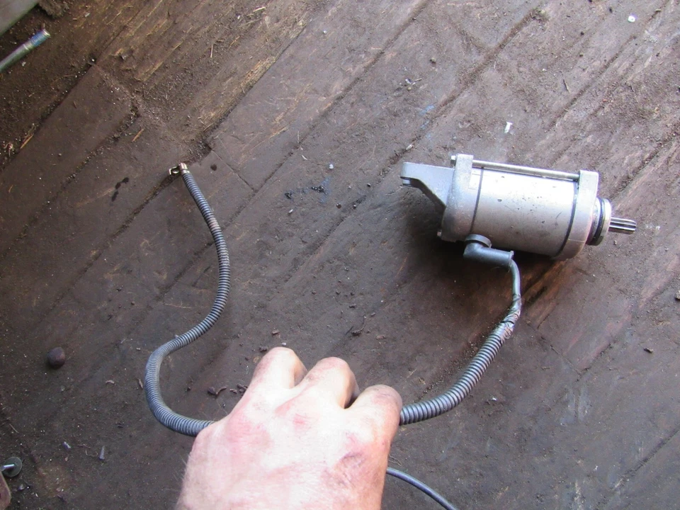 Suzuki GSF1200 Bandit S 2000 motor de arranque Foto 1 de 1