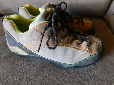 Mujer AHNU Belgrove Senderismo Caminar Cómodas Tenis Zapatos Cuero Talla 38 7 Foto 1 de 4