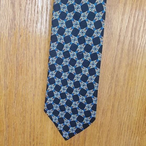 Corbata de seda para hombre Valentino negra dorada azul $198 - Imagen 1 de 13