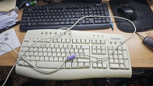 Microsoft Internet Keyboard RT9443 White PS/2 Connection Vintage Retro - Picture 1 of 2