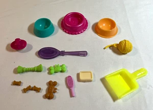 Accesorios para muñecas Barbie - Mascotas - Cuenco de comida, juguetes, cepillo, cuchara, más - Imagen 1 de 1