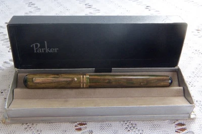 Pluma Estilográfica De Colección en Caja Parker 14k Plumín Verde con Brillo Dorado Motas Estuche Exterior Foto 1 de 4
