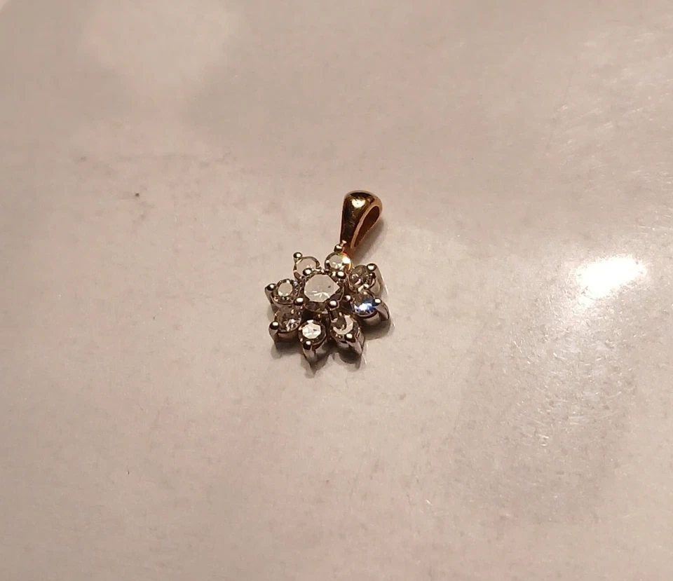 14k Yellow Gold 9 Diamond Cluster Pendant Beautiful! - Image 1 of 4