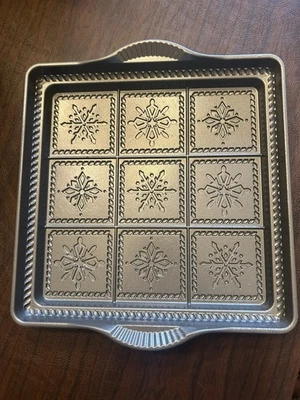 Nordic Ware Aluminum Shortbread Baking Pan Snowflakes Size 9 x 9 x 1.5" Heavy - Image 1 of 2