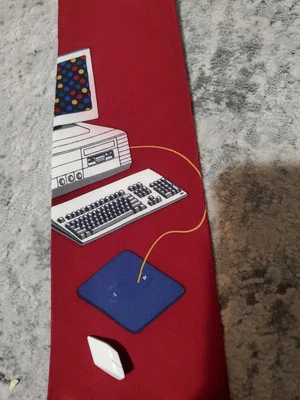 De Colección Vicky Davis Nueva York Rojo Ratón Trampa Seda Computadora Novedad Corbata Ratón 3D EE. UU. Foto 1 de 4