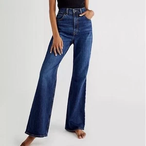 Pantalones de mezclilla acampanados de tiro alto Levi’s años 70 nuevos con etiquetas en Sonoma Train lavado oscuro para mujer talla 25 - Imagen 1 de 12