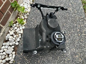 Audi R8 Gen 2 4S Oil Container 2016-2021 4S0115373F OEM - Black - Picture 1 of 4