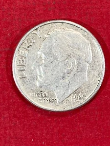 1962 United States 10 Cent Silver Coin Circulated - Foto 1 di 2