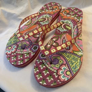 Chanclas Vera Bradley Tanga - Rosa Paisley en el Paraíso - Medianas (7/8) Usadas en Excelente Condición - Imagen 1 de 7