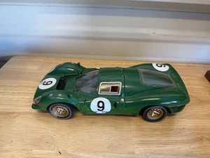 Universal Hobbies 1967 Ferrari 330 P4 No. 9 1/18 Green Model Car Needs Repair - Picture 1 of 24