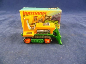 Bulldozer Matchbox Superfast MB - 12 C Big Bull en naranja y verde - Imagen 1 de 12