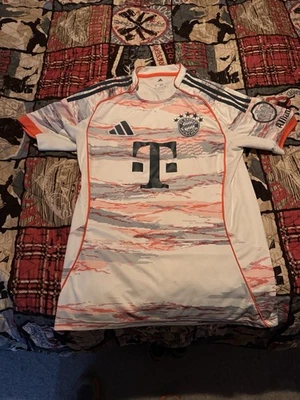 CAMISA MASCULINA FC BAYERN MUNCHEN MÉDIA - Imagem 1 de 2