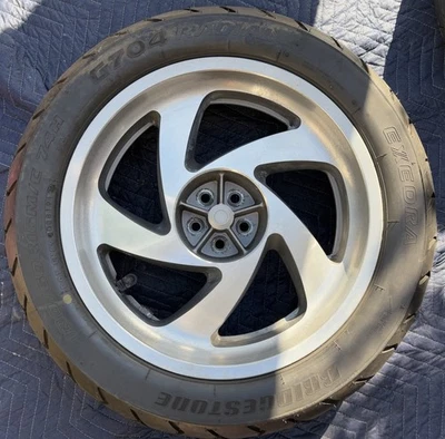 Honda Goldwing GL1800 2004 ¡Llantas delanteras y traseras con neumáticos! Foto 1 de 4