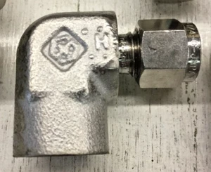 BI-LOK DLF-4-4-SS Female Elbow 1/4" Compression X 1/4" Female NPT Thread Fitting - Picture 1 of 8