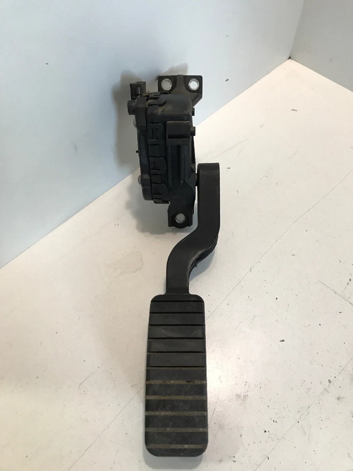 Pedal de acelerador Renault Laguna 8200002904 original 2.2 Dci 2002 Foto 1 de 4