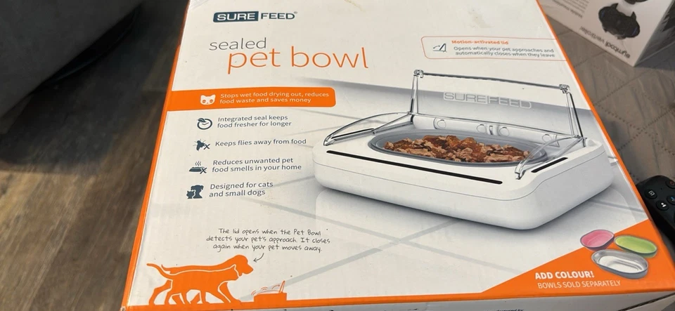Cuenco sellado para mascotas SureFeed con sensor de movimiento y tapa Foto 1 de 1